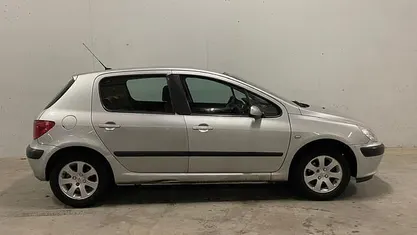 Grijs (metallic) Gebruikt 2003 Peugeot 307 Hatchback | € 1.395 (Eerlijke prijs)