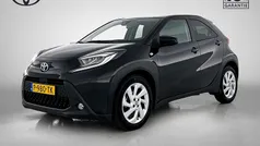Zwart metallic Gebruikt 2022 Toyota Aygo Hatchback | € 17.750 (Eerlijke prijs)