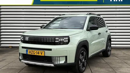 Occasion 2025 Fiat Grande Panda La Prima Hatchback | € 25.440 (Eerlijke prijs)