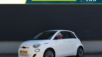 Wit Nieuw 2025 Fiat 500e Comfort Hatchback | € 30.635 (Eerlijke prijs)