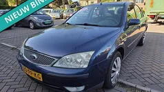 Blauw, metallic lak Gebruikt 2004 Ford Mondeo Trend Sedan | € 999 (Goede deal)
