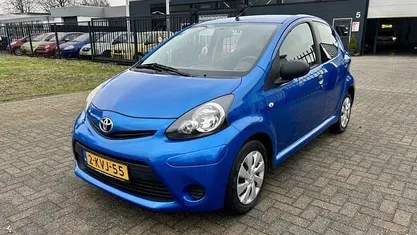 Occasion Toyota Aygo 68 PK (50 kW) 2013 Blauw (metallic) Hatchback
