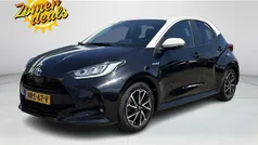 Zwart Gebruikt 2021 Toyota Yaris Hybrid Style Hatchback | € 21.888 (Eerlijke prijs)