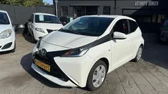 Wit Gebruikt 2015 Toyota Aygo X-play Hatchback | € 8.950 (Eerlijke prijs)