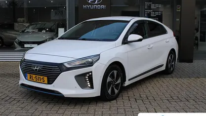 Wit Occasion 2018 Hyundai Ioniq Comfort Hatchback | € 17.895 (Eerlijke prijs)
