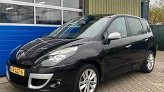 Zwart (metallic) Gebruikt 2010 Renault Scénic III MPV | € 5.599 (Eerlijke prijs)