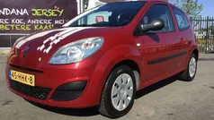 Rood, metallic lak Gebruikt 2008 Renault Twingo Authentique Hatchback | € 2.799 (Eerlijke prijs)