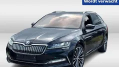 Zwart Gebruikt 2021 Skoda Superb LAURIN & KLEMENT Stationwagen | € 29.950 (Eerlijke prijs)