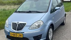 Blauw, metallic lak Gebruikt 2008 Lancia Musa MPV | € 1.999 (Eerlijke prijs)