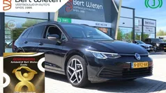 Zwart Gebruikt 2021 VW Golf VIII Style Hatchback | € 23.245 (Eerlijke prijs)