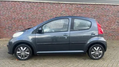 Occasion Peugeot 107 68 PK (50 kW) 2006 Grijs Hatchback