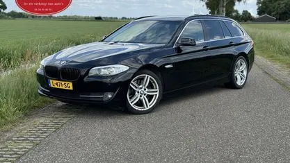 Zwart Gebruikt 2011 BMW 525 Basis Stationwagen | € 6.450 (Eerlijke prijs)