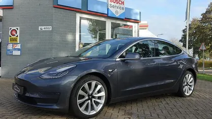 Grijs Gebruikt 2020 Tesla Model 3 Sedan | € 24.545 (Eerlijke prijs)