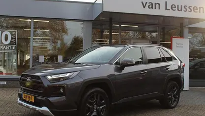 Gebruikt 2022 Toyota RAV4 Hybrid SUV | € 39.900 (Eerlijke prijs)