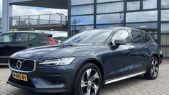 Blauw Gebruikt 2022 Volvo V60 CC Pro Stationwagen | € 41.950 (Goede deal)