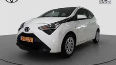 Wit Gebruikt 2020 Toyota Aygo X-play Hatchback | € 10.950 (Eerlijke prijs)