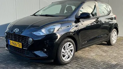 Zwart Occasion 2021 Hyundai i10 Comfort Hatchback | € 14.895 (Eerlijke prijs)