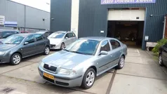Grijs Gebruikt 2004 Skoda Octavia Comfort Hatchback | € 1.899 (Eerlijke prijs)