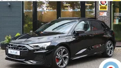 Zwart Nieuw 2025 Audi A3 Sportback e-tron Competition Sedan | € 52.745