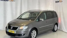 Grijs, metallic lak Gebruikt 2009 VW Touran Highline MPV | € 5.499 (Eerlijke prijs)