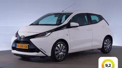Wit Gebruikt 2015 Toyota Aygo X-play Hatchback | € 7.445 (Eerlijke prijs)