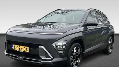 Ecotronic gray pearl (donker grijs metallic) Occasion 2023 Hyundai Kona Comfort SUV | € 28.930 (Eerlijke prijs)