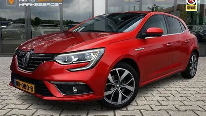 Rood (metallic) Occasion 2017 Renault Mégane IV Bose Edition Hatchback | € 9.900 (Eerlijke prijs)