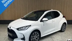 Wit Gebruikt 2023 Toyota Yaris Hybrid Executive Hatchback | € 24.995 (Eerlijke prijs)