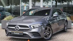 Grijs, metallic lak Gebruikt 2020 Mercedes A180 AMG line Hatchback | € 23.400 (Eerlijke prijs)