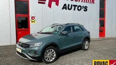 Blauw Gebruikt 2022 VW T-Roc Life SUV | € 27.950 (Super prijs)