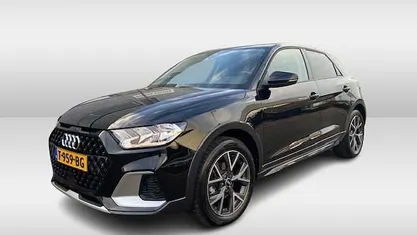 Zwart (metallic) Gebruikt 2022 Audi A1 Advanced Hatchback | € 25.950 (Eerlijke prijs)