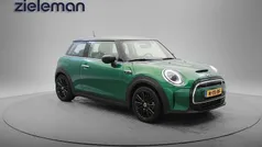Gebruikt 2021 Mini Cooper Classic Hatchback | € 15.845 (Super prijs)