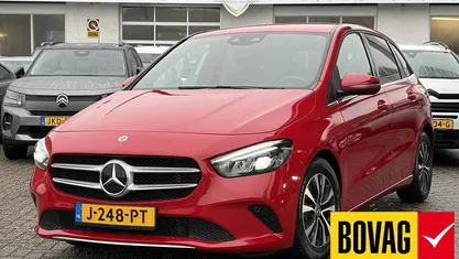 Occasion Mercedes B180 Business 136 PK (100 kW) 2020 Rood MPV