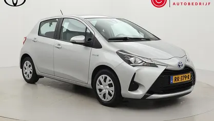 Grijs Gebruikt 2017 Toyota Yaris Hybrid Hatchback | € 16.499 (Eerlijke prijs)