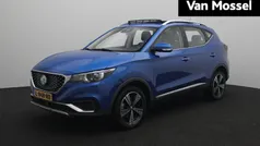 Blauw, metallic lak Gebruikt 2021 MG ZS Luxury Sedan | € 16.995 (Eerlijke prijs)