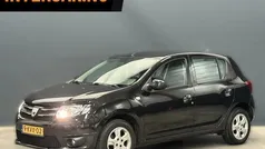 Zwart Gebruikt 2013 Dacia Sandero Lauréate Hatchback | € 5.495 (Eerlijke prijs)