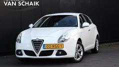 Wit Gebruikt 2011 Alfa Romeo Giulietta Distinctive Hatchback | € 9.450 (Eerlijke prijs)
