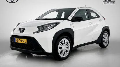Wit Gebruikt 2025 Toyota Aygo X Play SUV | € 18.450 (Eerlijke prijs)