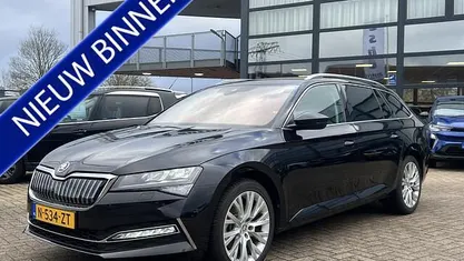 Occasion Skoda Superb Business Line 218 PK (160 kW) 2022 Zwart Stationwagen