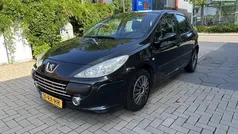 Zwart, metallic lak Gebruikt 2005 Peugeot 307 Hatchback | € 1.650 (Eerlijke prijs)