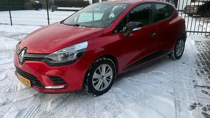 Rood Occasion 2019 Renault Clio IV Life Hatchback | € 8.695 (Eerlijke prijs)