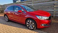 Rood, metallic lak Gebruikt 2017 DS Automobiles DS4 Chic Hatchback | € 14.950 (Eerlijke prijs)