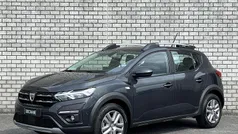 Grijs Gebruikt 2023 Dacia Sandero Comfort Hatchback | € 18.520 (Eerlijke prijs)