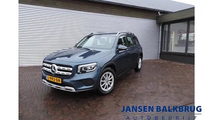 Blauw (metallic) Gebruikt 2021 Mercedes GLB180 Business SUV | € 29.885 (Eerlijke prijs)