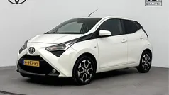 Cool white Gebruikt 2020 Toyota Aygo Hatchback | € 10.745 (Eerlijke prijs)