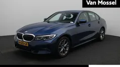 Blauw Gebruikt 2022 BMW 318 Basis Sedan | € 33.445 (Eerlijke prijs)