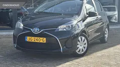 Zwart Gebruikt 2016 Toyota Yaris Hybrid Hatchback | € 12.945 (Goede deal)