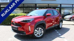 Rood Gebruikt 2024 Toyota Yaris Cross Plus SUV | € 30.950 (Eerlijke prijs)