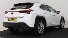 Wit Gebruikt 2020 Lexus UX 250h Business Edition SUV | € 27.450 (Eerlijke prijs)