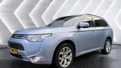 Blauw (metallic) Gebruikt 2013 Mitsubishi Outlander P-HEV Instyle SUV | € 11.940 (Eerlijke prijs)